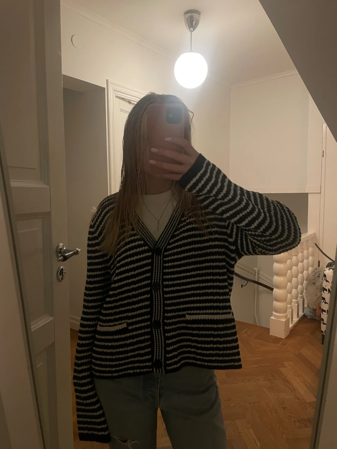 Svartvit randig kofta med knappar - 1