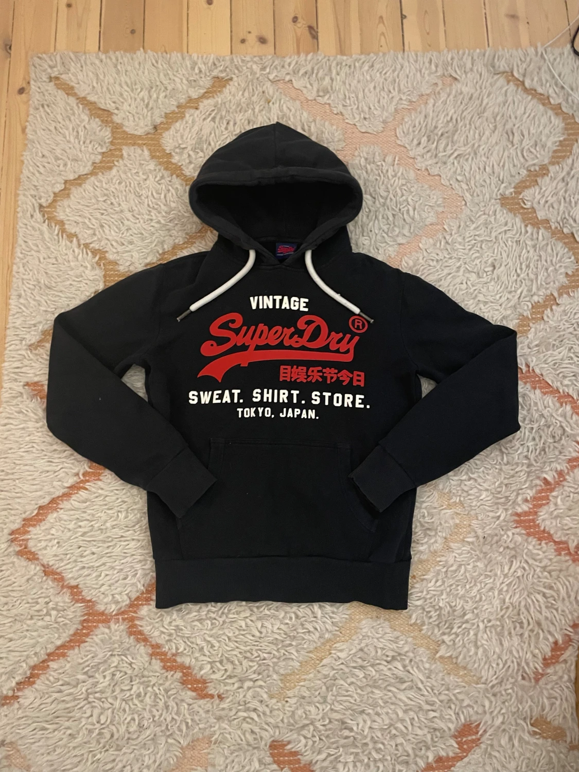 Svart Superdry hoodie  - 2