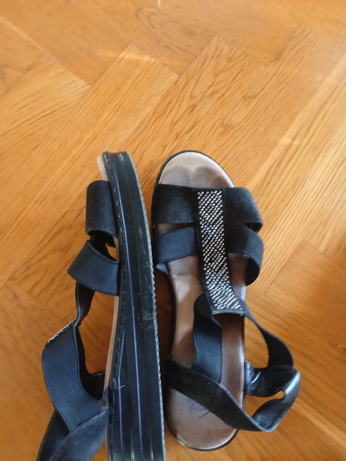 Svarta sandaler med strassdetaljer - 1