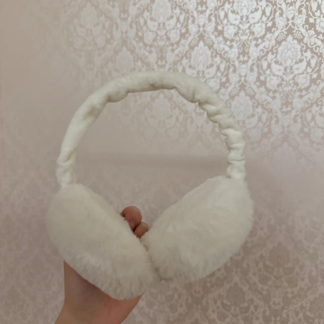 Vita fluffiga öronmuffar - 4