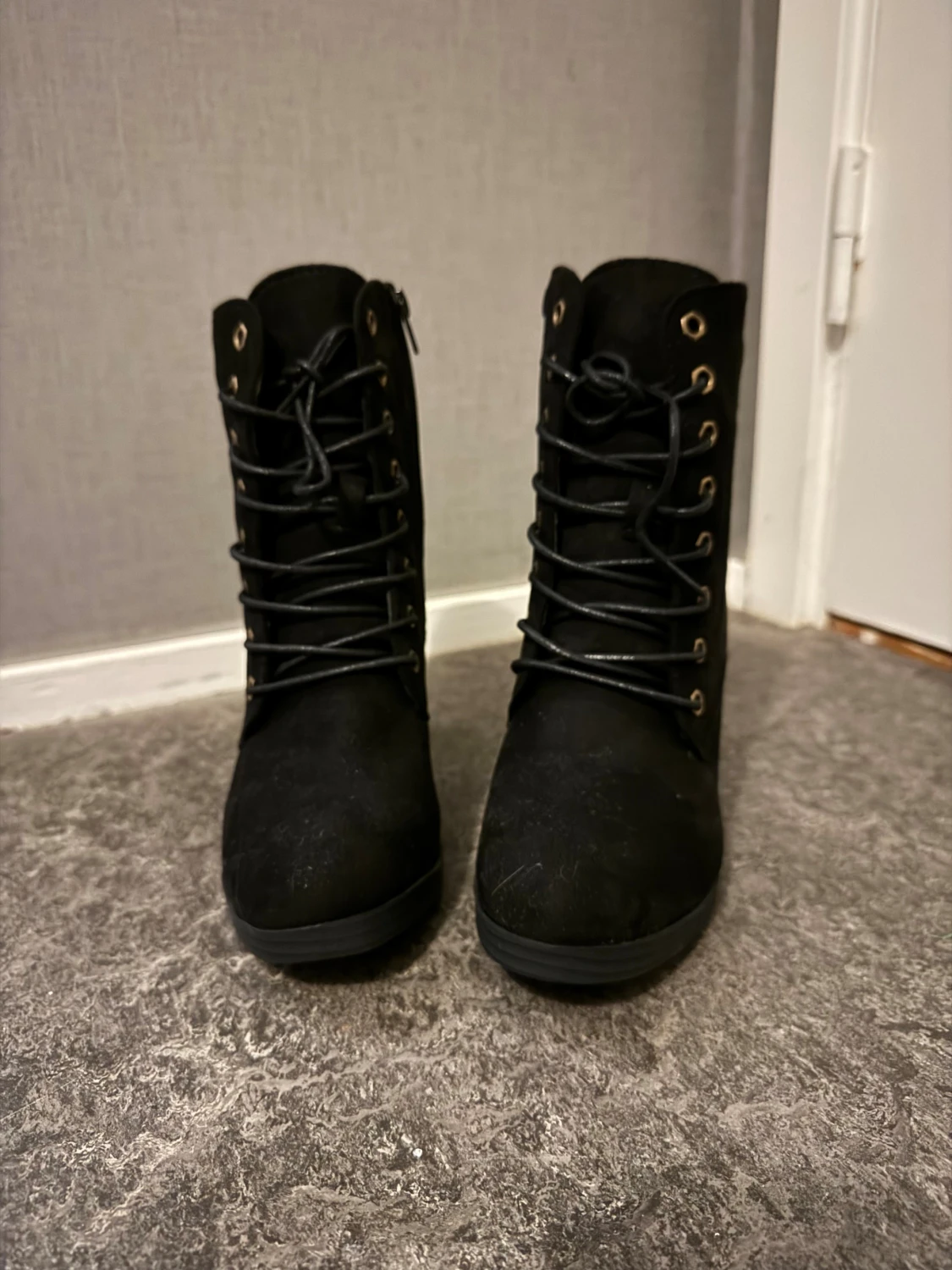 Svarta mocka stövletter med klack - 2