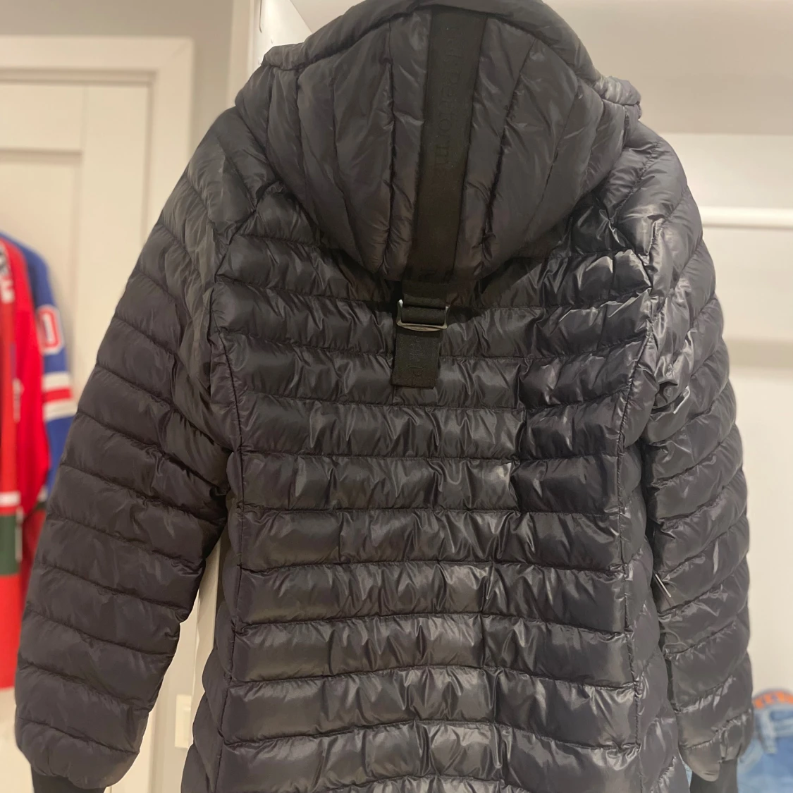 Svart dunjacka från Peak Performance - 1