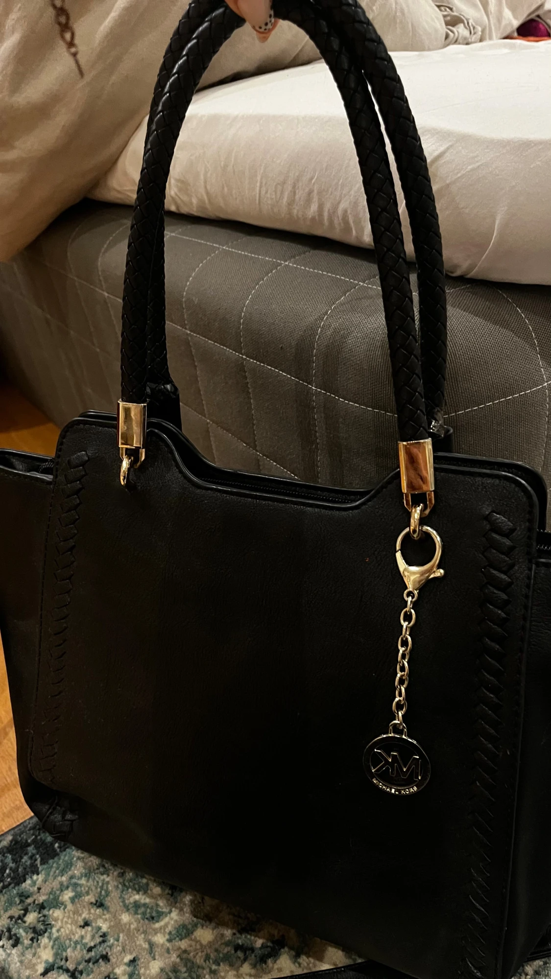 Svart Michael Kors axelväska i skinn - 1