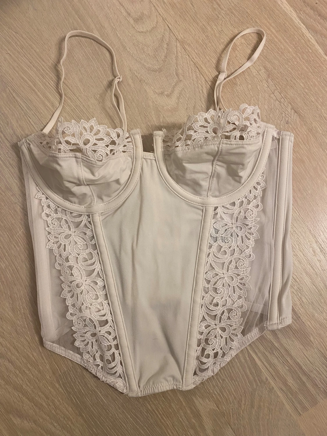 Vit spetskorsett från H&M