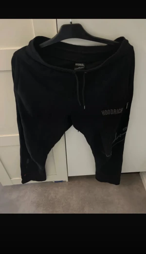 Hoodrich byxor  - Hoodrich byxor i st M dem är i bra skick men är endå använda men syns inte