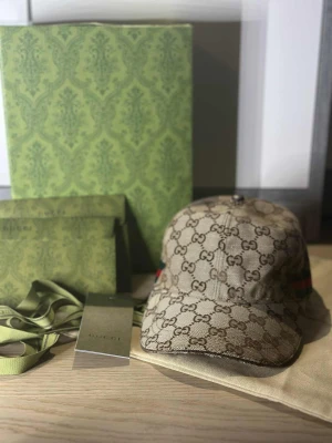 Keps - Helt ny, boxen ingår, storlek M (58cm)