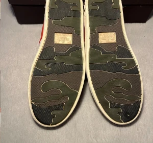 Valentino flycrews 40,5 - Valentino flycrews 40,5 | passar 41-42| Box medföljer | nästan nya | alla nitar kvar | Hör av er