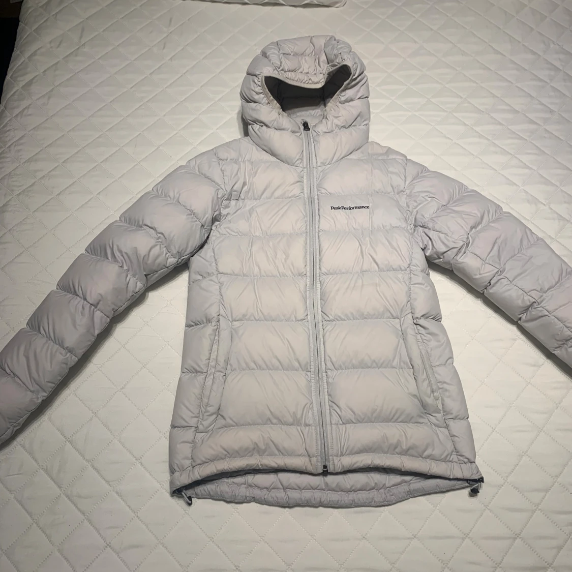 Ljusgrå dunjacka Peak Performance XS