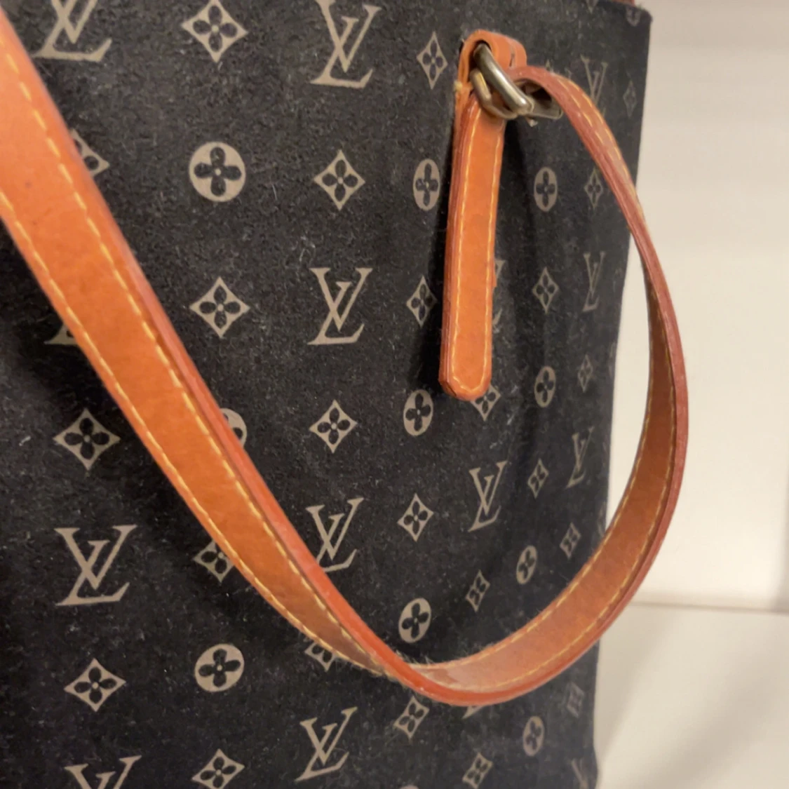 svart axelväska - 1