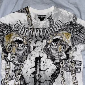 Affliction t-shirt - Nästan helt ny Asfet tröja från affliction throwdown 🙏🏻 har använt den typ 1 gång. Storlek m men är stor i storleken 