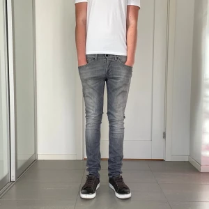 Dondup George Jeans - Säljer nu dessa snygga Dondup George jeans, skriv för fler bilder/frågor🙌🏼