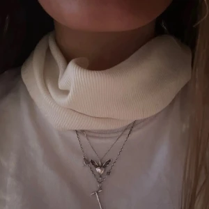 vit buff - så snygg och är egensydd av en annan tjej här på plick 🤍aldrig använd 