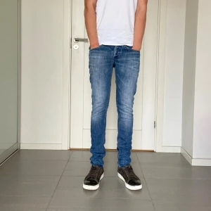 Dondup George Jeans  - Säljer nu dessa snygga Dondup George jeans, skriv för fler bilder/frågor🙌🏼