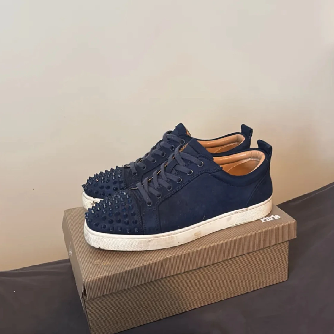 Mörkblå Christian Louboutin sneakers
