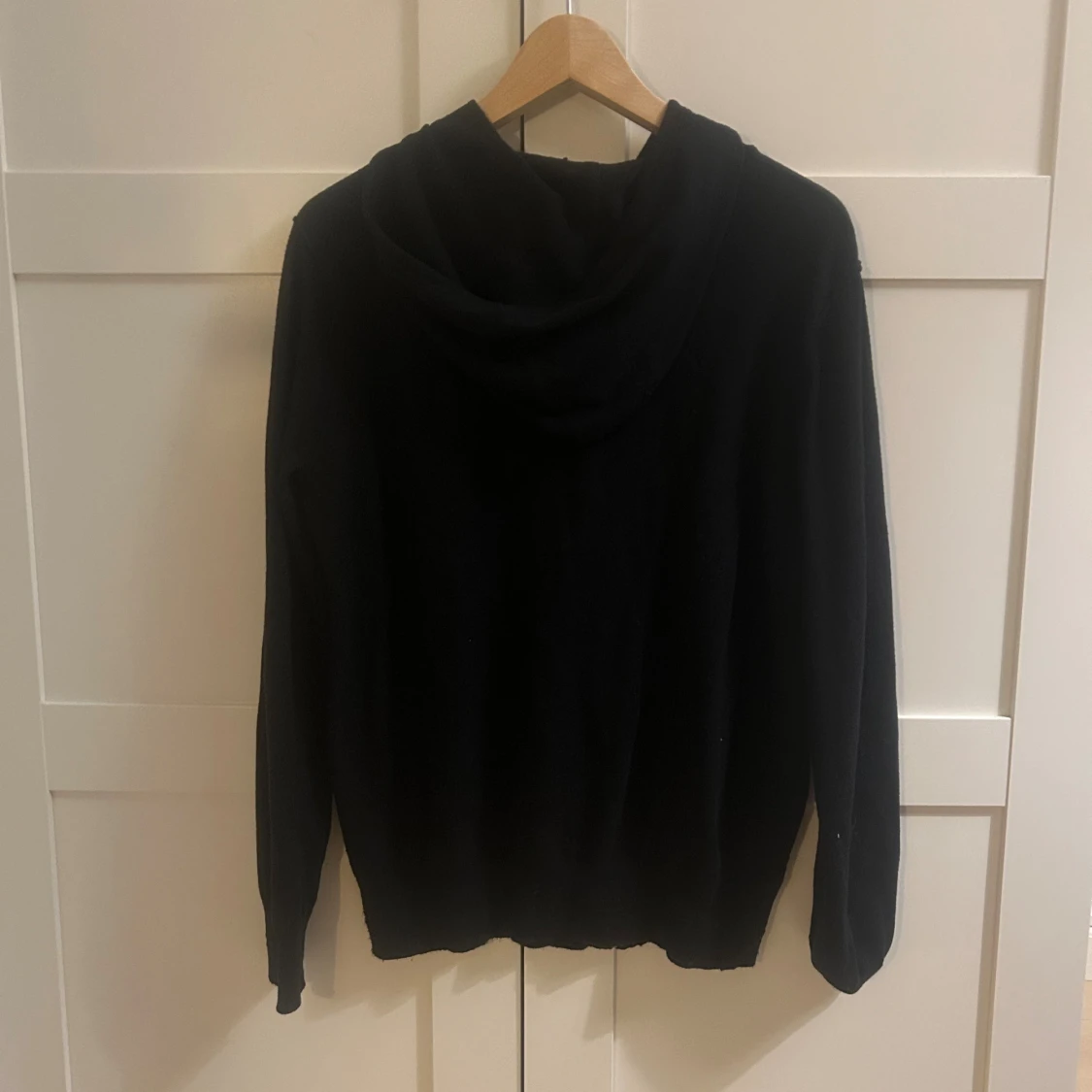 Svart stickad hoodie från Gentlemen's Corner - 1