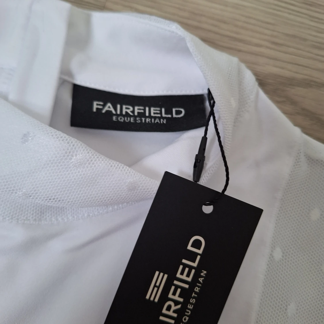 Vit ridtopp från Fairfield Equestrian - 1