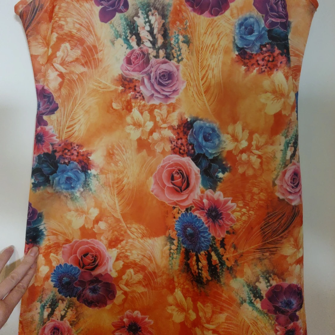 Färgstark blommig långklänning - 2