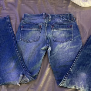 Jeans - Snygga blå jeans. Säljer flr att dem intr passar!