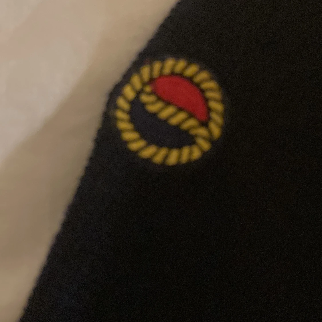 Mörkblå ullkofta med brodyr - 3