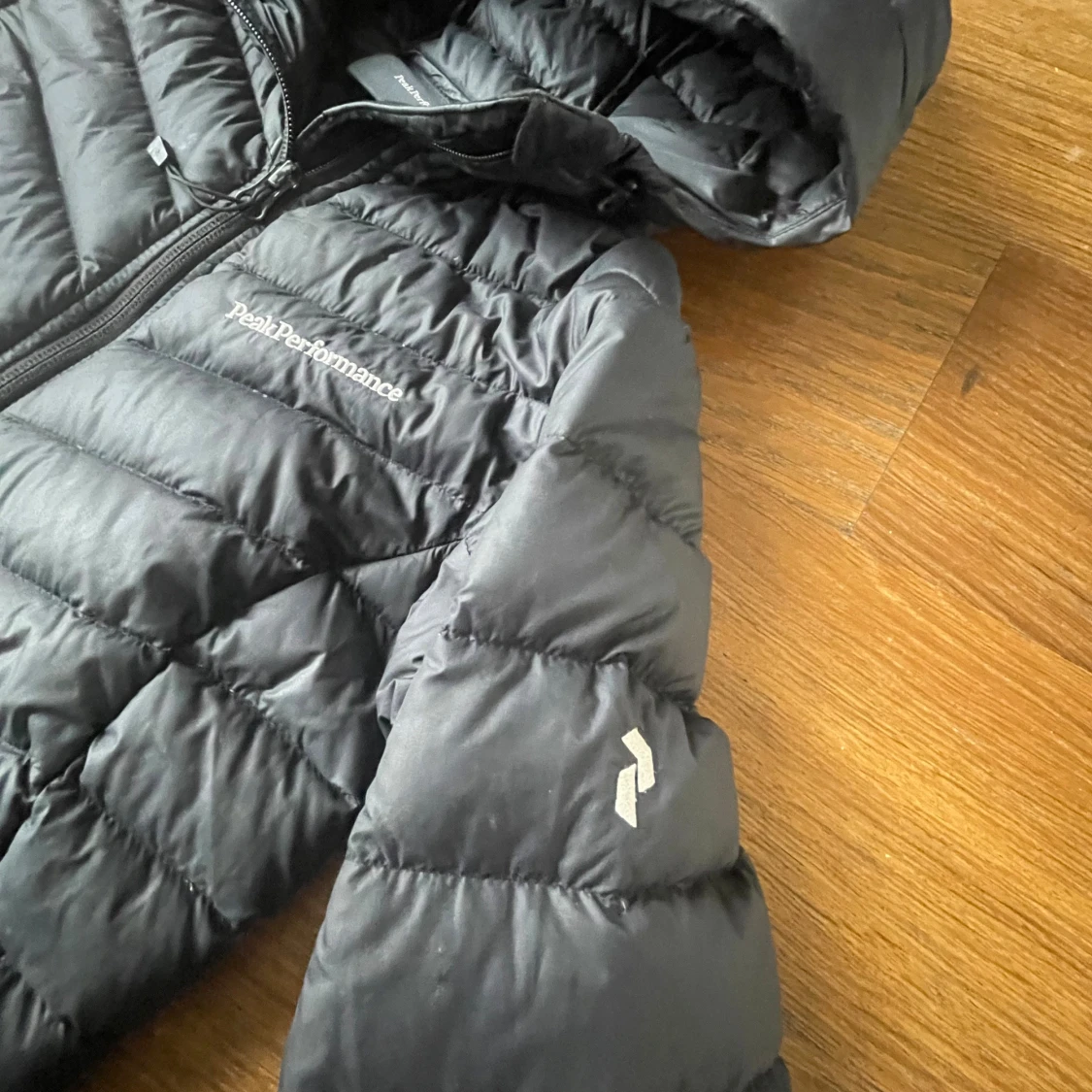 Svart dunjacka Peak Performance XS - 3