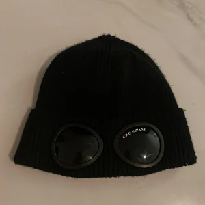 Cp company mössa - Snygg och fräsch cp company mössa