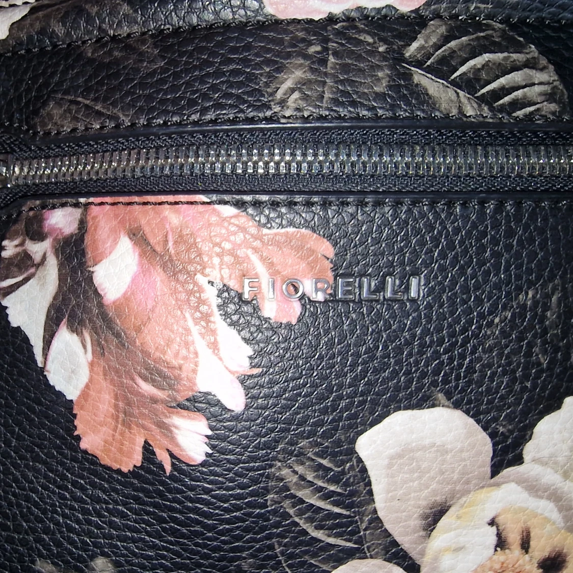 Blommig svart axelväska från Fiorelli - 2