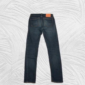 Acne studios Jeans - Skit feta Acne studios jeans i storlek 30/32! De är använda men i väldigt fint skick. Modellen är relativt slim. Priset ej hugget i sten! Hör av er vid minsta fundering🌟