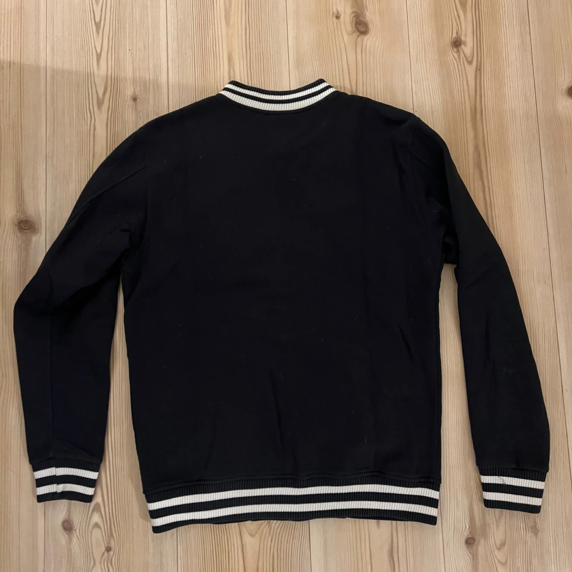 Svart Collegejacka från WESC, strl.S - 1