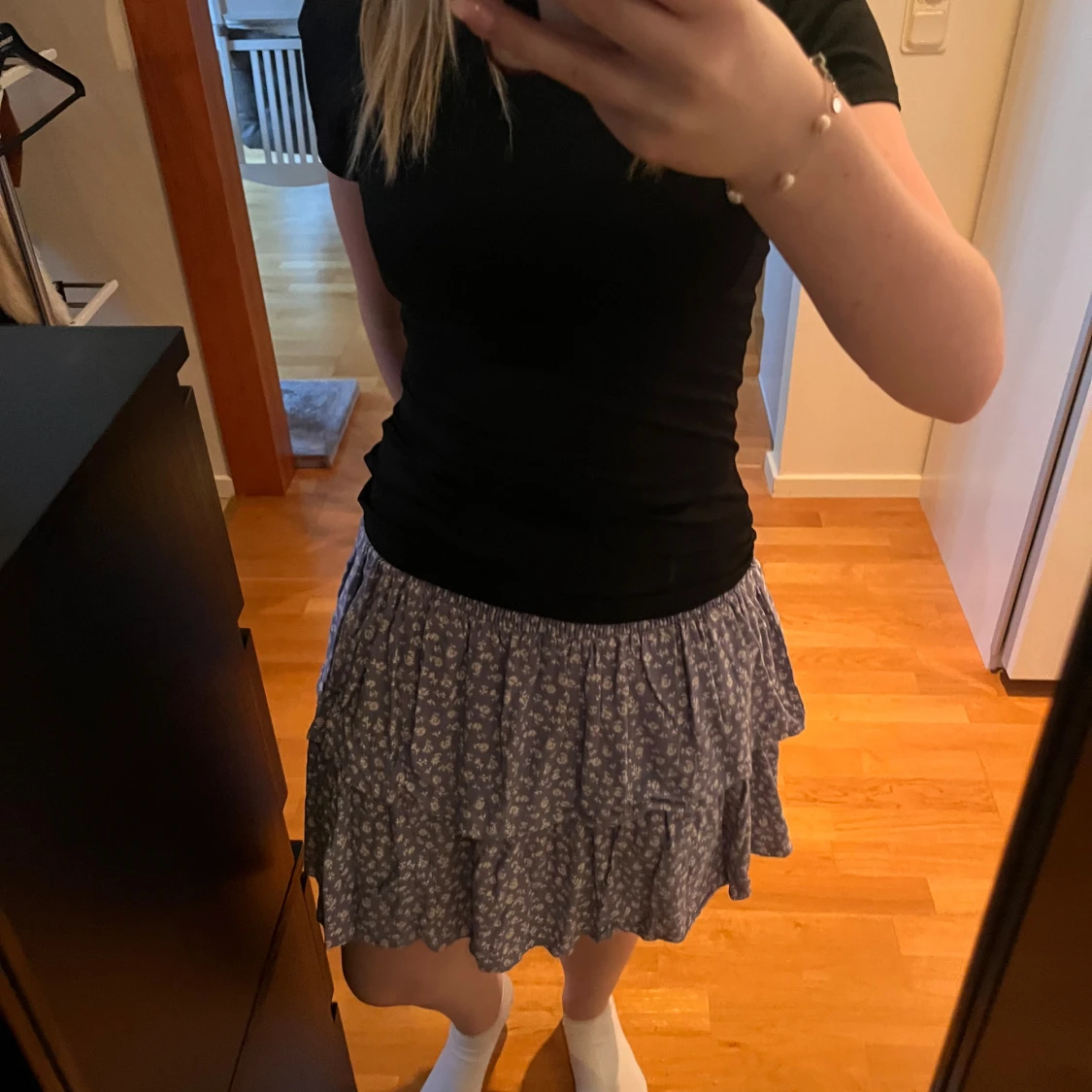 Blommig blå volangkjol med resår