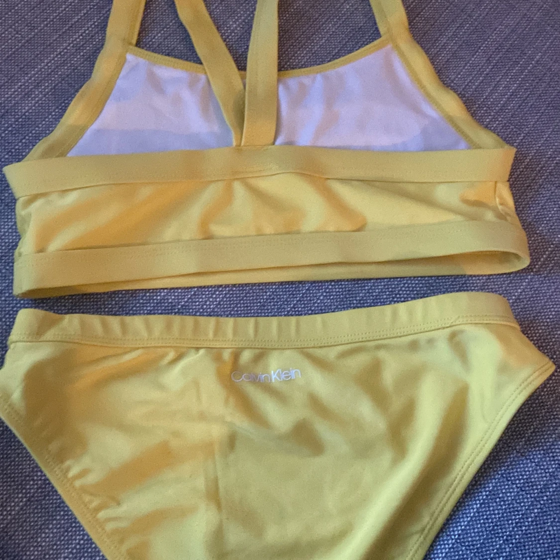Gul bikini från Calvin Klein - 1