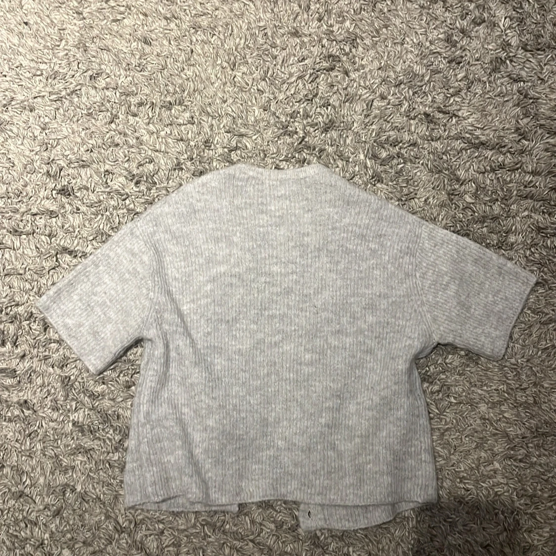 Grå stickad tröja från Gina Tricot - 1