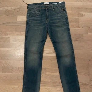 Replay Anbass Hyperflex jeans - Slim fit jeans från Replay, modell Anbass. Nypris 1500kr. Helt nya med tags.