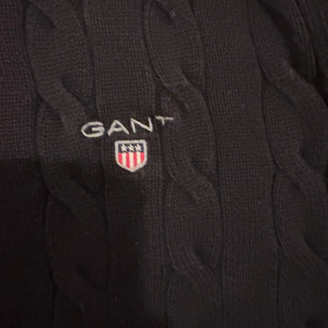 Svart kabelstickad tröja från Gant - 2