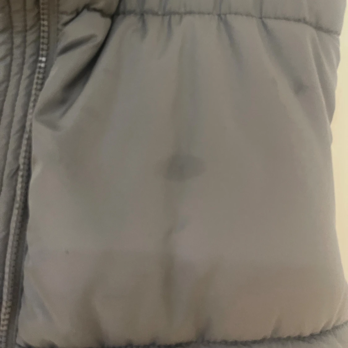 Grå dunväst från BikBok - 1