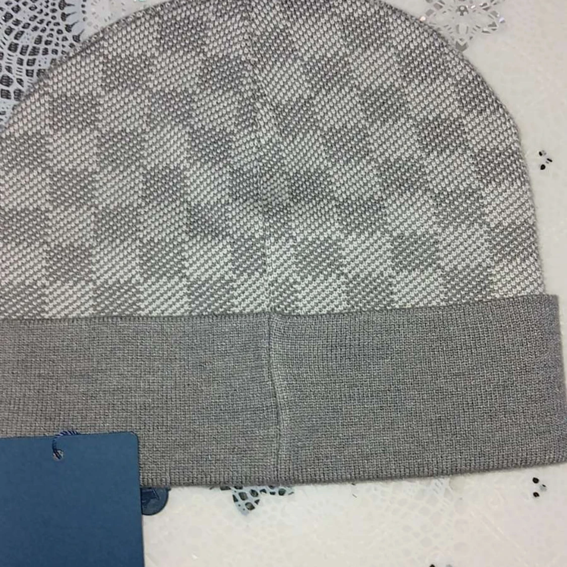Grå rutig mössa  - 2