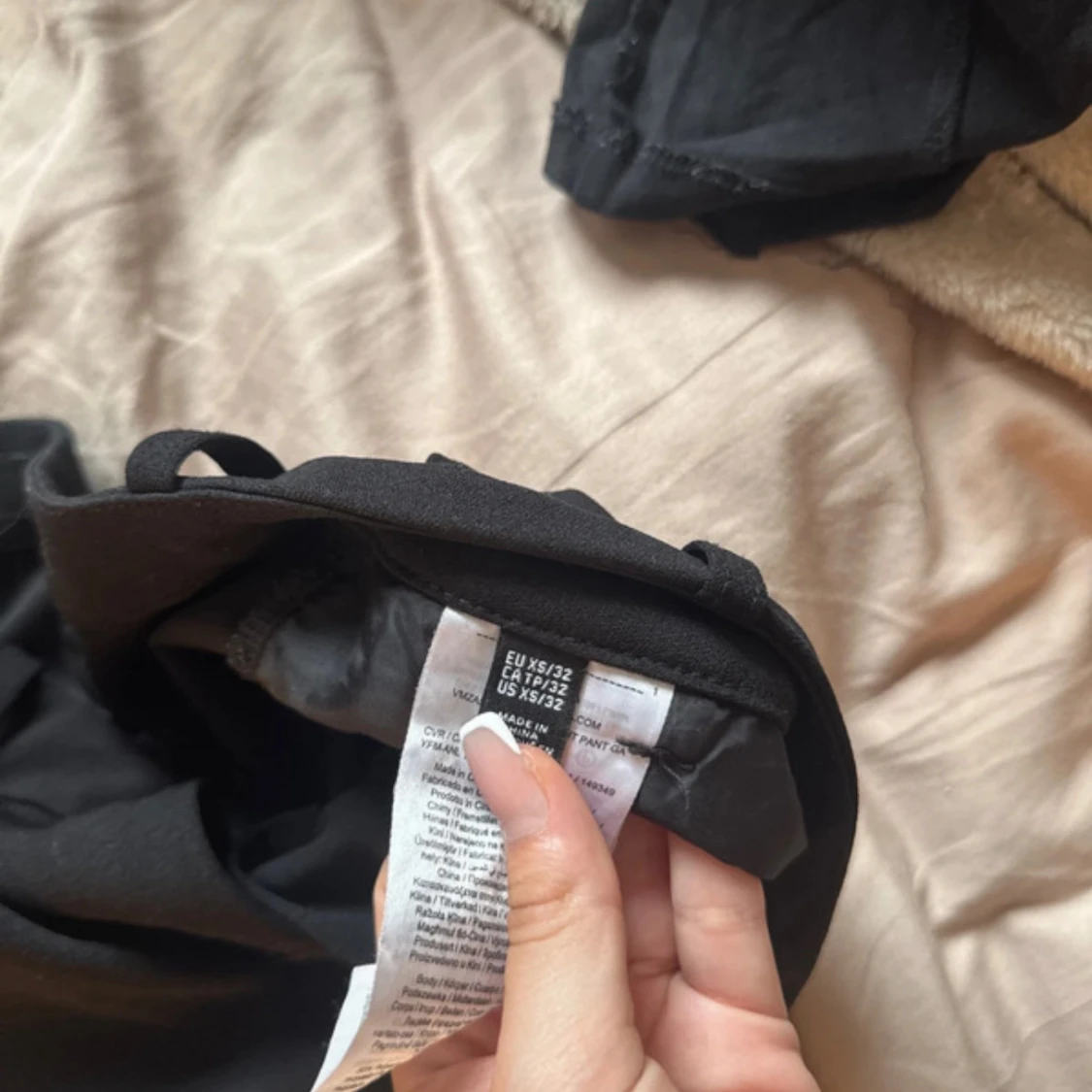 Svarta kostymbyxor från Vero Moda - 4