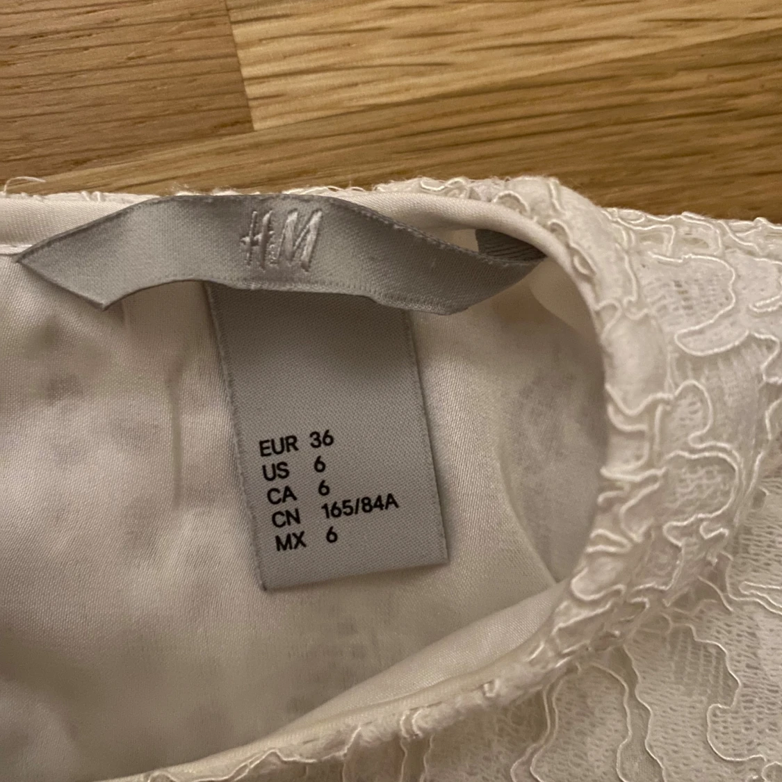 Vit spetsblus från H&M, stl 36 - 3