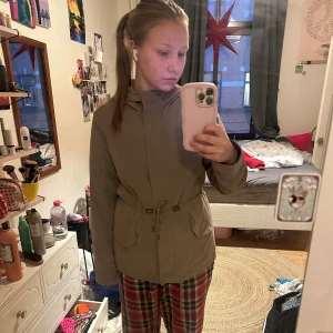 Tunn jacka - Jätteskön och mysig jacka från ONLY i storlek S för bra pris. 