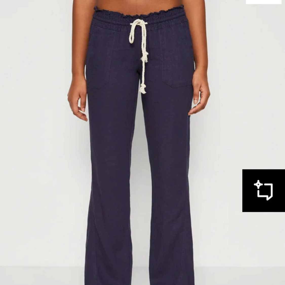 Mörkblå linnebyxor med snörning