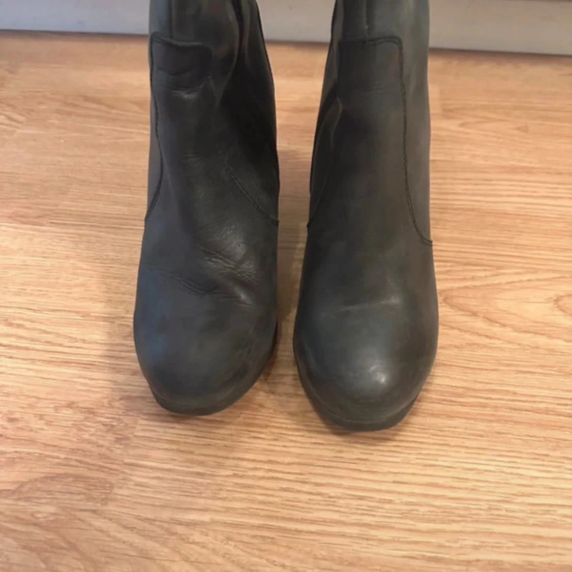 Svarta höga stövlar med klack - 3