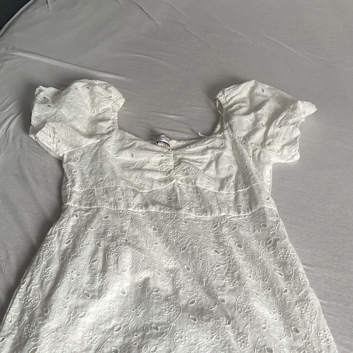 Vit kortklänning från Lily & White - 1