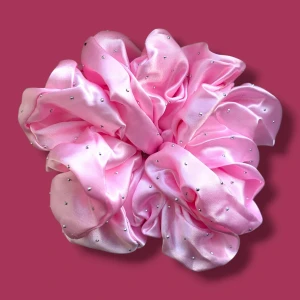 Rosie Maxi Satin Scrunchie - Oversized Hair Tie - Handmade oversized scrunchie in soft white satin. Perfect for a voluminous, trendy hairstyle or as a bold wrist accessory. Gentle on hair and helps reduce breakage. An excellent choice for a long-lasting hair tie that keeps hair of all sizes securely in place.  🎨 Color: Rosy pink 📏 Size: One size / oversized (Perfect for thick or long hair, and for anyone who enjoys beautiful hairstyles.) ✨ Material: Satin (smooth, soft, and gentle on hair)