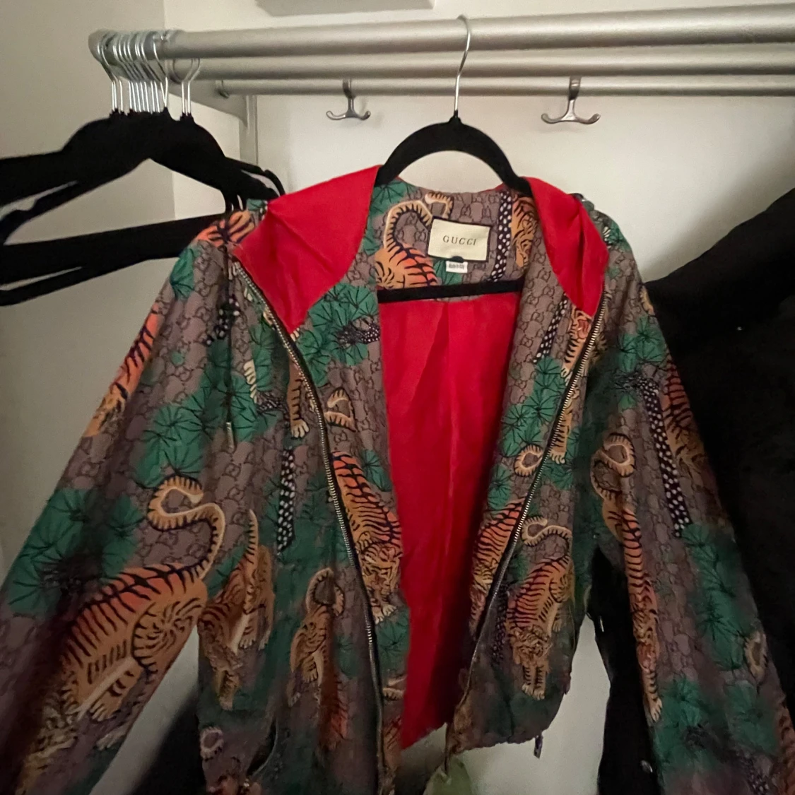 Gucci vindjacka med tigerprint - 1