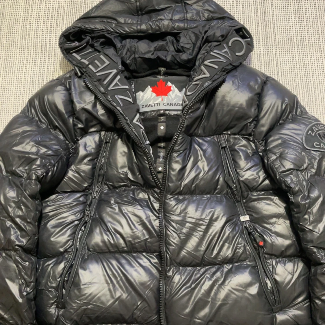 Svart pufferjacka från Zavetti Canada