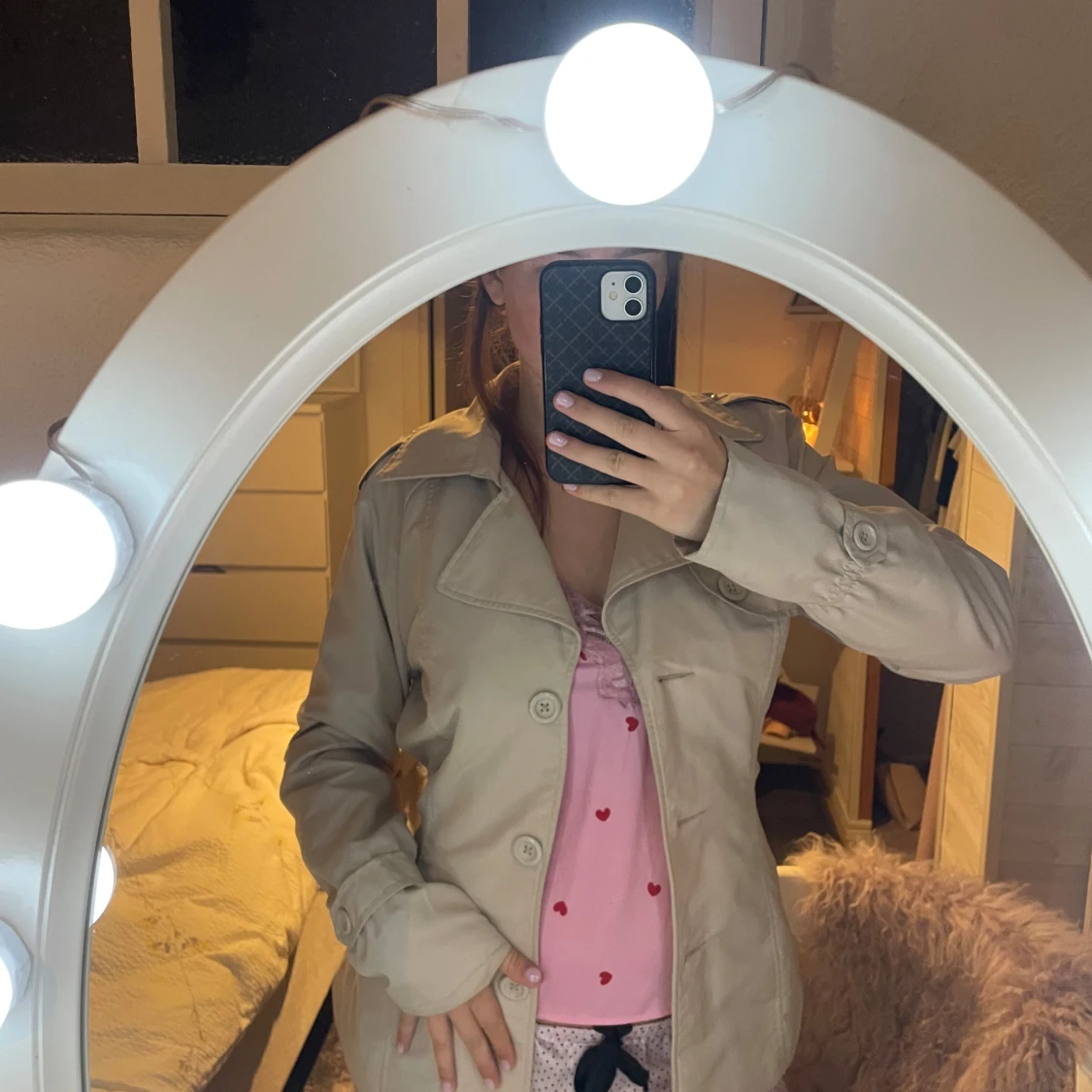 Beige trenchcoat med bälte - 1