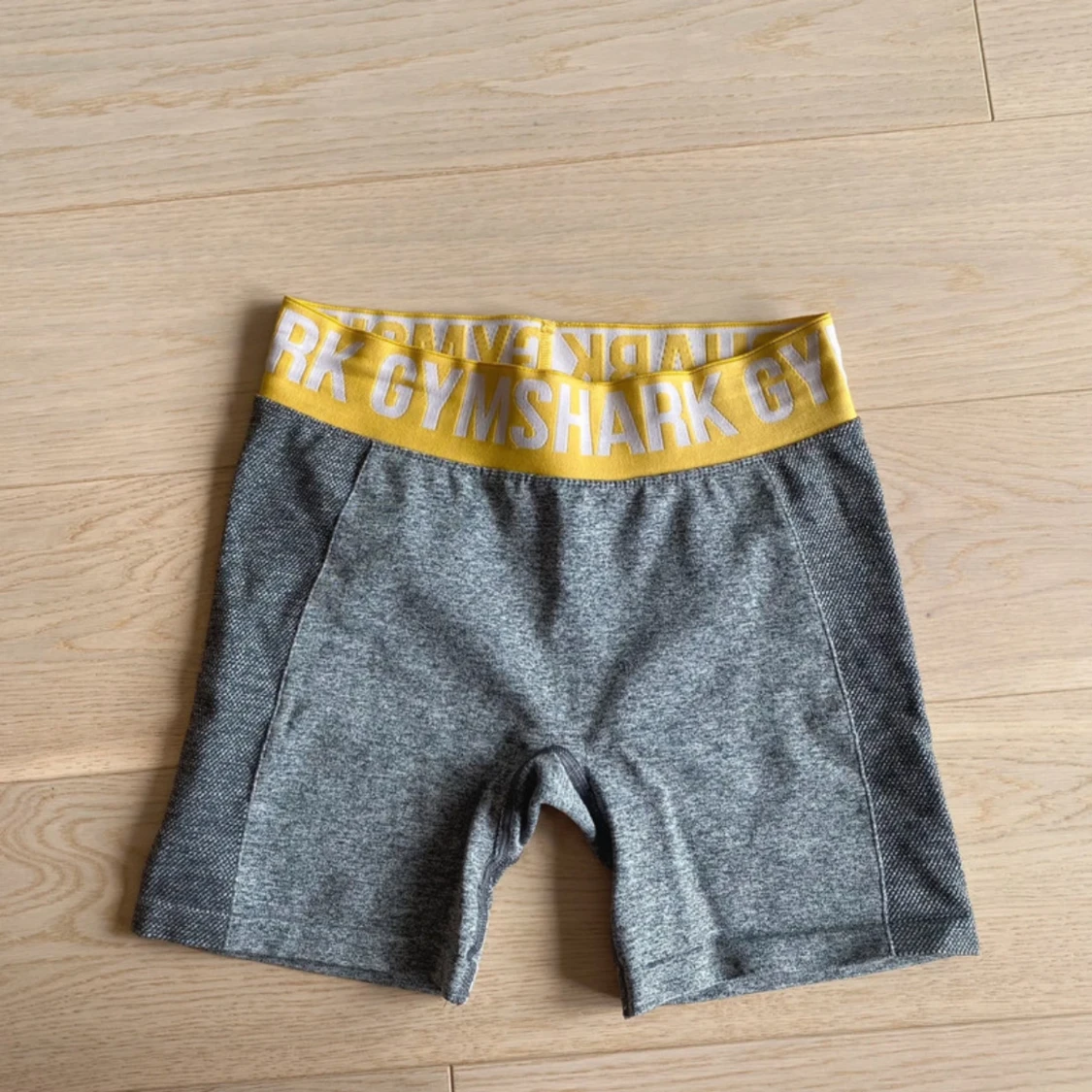 Grå Gymshark träningsshorts S