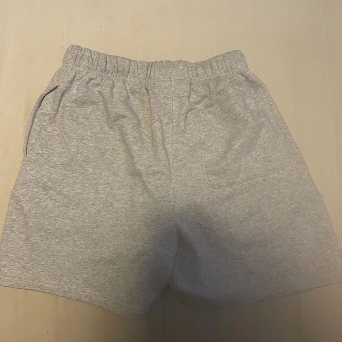 Grå Essentials Fear of God shorts - 2