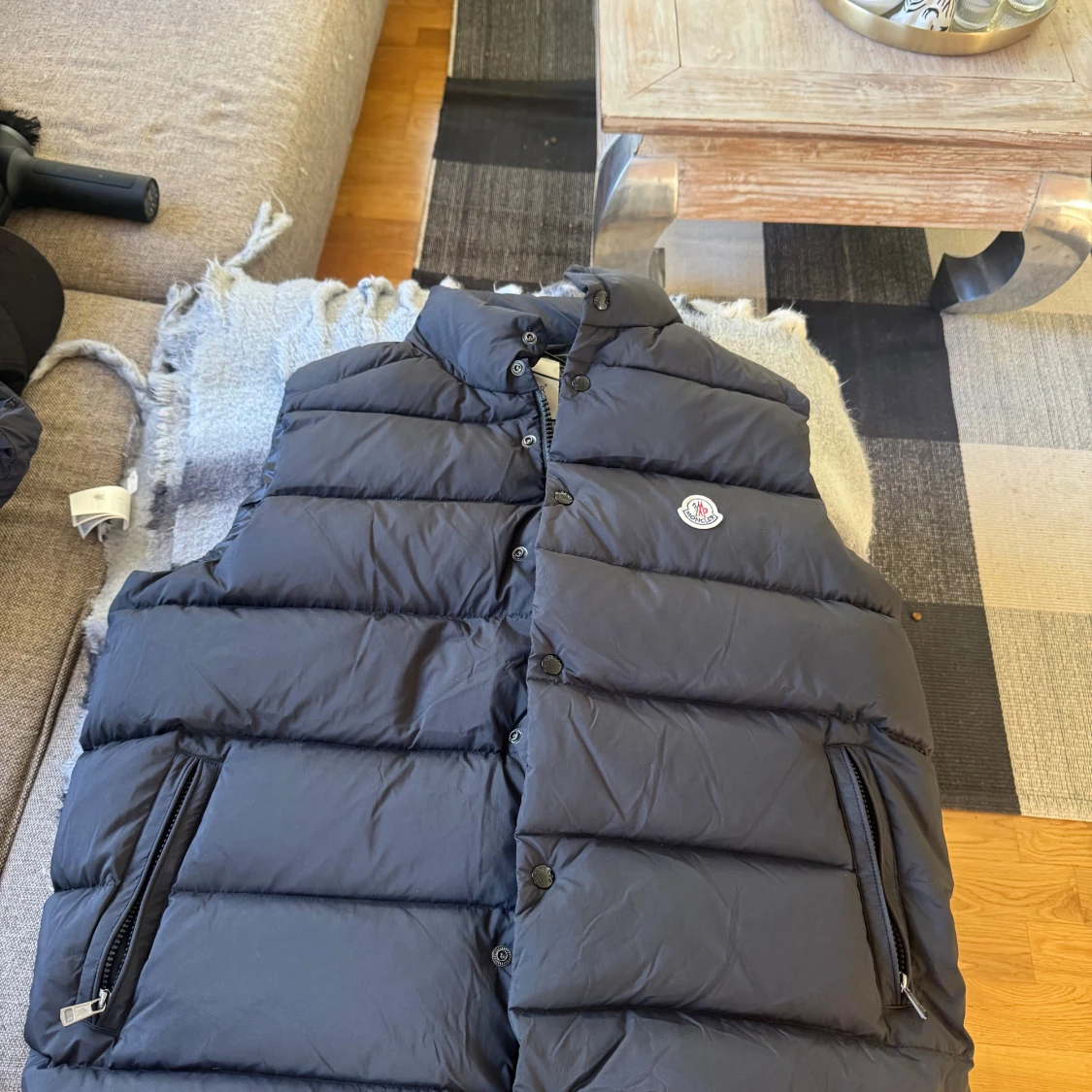 Svart dunväst från Moncler