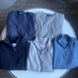 Stickade tröjor - Hör av dig ifall du är intresserad utav någon av tröjorna.👍 vissa är gjorda av merino ull andra endast ull. Både storlek S och M men alla passar M.