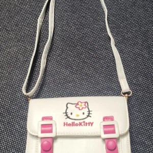 Hello Kitty axelväska i vitt och rosa - Helt ny Hello Kitty axelväska 